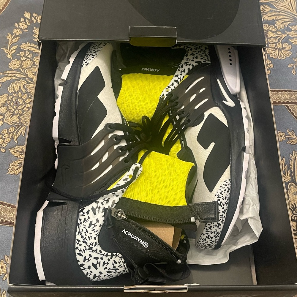 NIKE ACRONYM PRESTO- WHITE/BLACK/DYNAMIC YELLOW